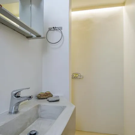 Rooster Hotel Kipri (Andros)